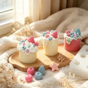Handgefertigte DIY Dessert Cupcake Kerze Silikonform mit Erdbeer Müsli Dekorationen
