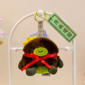 Adorable llavero de peluche de kiwi con corona amarilla y lazo rojo para bolsos de mano