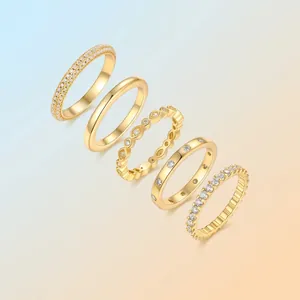 Elegante conjunto de anillos apilables de plata 925 bañada en oro con moissanita