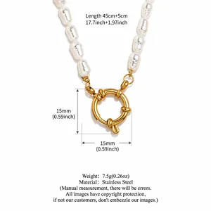 Collier de perles baroques en acier inoxydable avec détail de fermoir bouée doré de 15mm