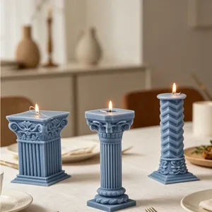 Juego de tres elegantes velas de columna romana azul para decoración creativa de hogar