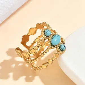 Vintage paleisstijl roestvrijstalen ring met turquoise stenen en 18K gouden plating.
