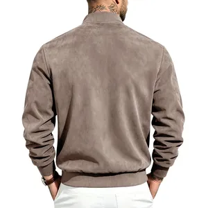 Vue arrière d'un blouson aviateur en daim marron pour homme avec bords-côtes.