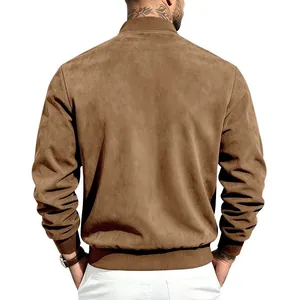 Vue arrière d'un blouson aviateur classique en daim marron avec des bords-côtes élastiques