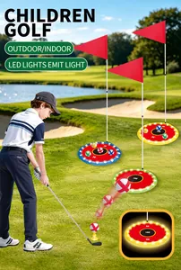 Vue détaillée de l'ensemble de golf pour enfants avec cibles LED et drapeaux rouges