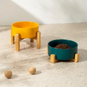 Minimalistische große Keramik-Tiernapf-Sets mit eleganten Bambusständern für Hunde