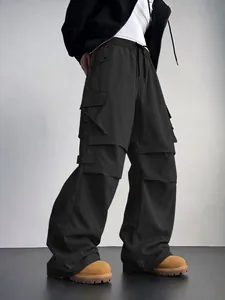 Pantaloni cargo paracadutisti neri larghi da uomo stile techwear a gamba larga.