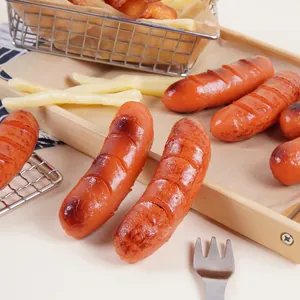 Salsicce hot dog alla griglia in PVC realistiche di alta qualità con trama modello alimentare