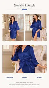 Détails d'un peignoir en satin bleu de luxe pour femme, idéal pour la nuit et le repos