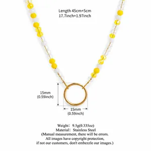 Collier de perles fait main avec perles jaunes et blanches et anneau doré