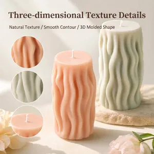Candele profumate con texture ondulata verticale in rosa pastello e verde salvia