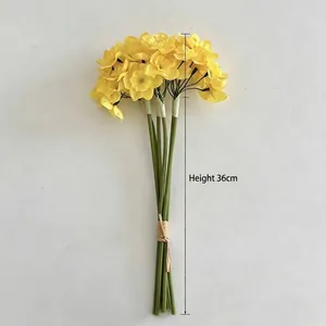 Detailed view of an artificial yellow daffodils bouquet with a 36cm height measurement