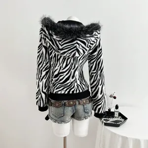Chaqueta con capucha de piel sintética con estampado de cebra para mujer y ribete suave