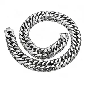 Detailansicht einer 14 mm breiten silbernen Edelstahlkette mit Hochglanz-Finish.