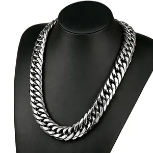Nahaufnahme der 14mm breiten Herren-Silber-Edelstahl-Hip-Hop-Gliederkette