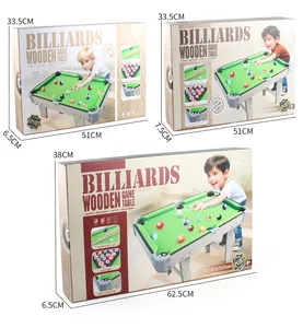 Drei Größen von hölzernen Billard-Spieltischen mit Maßen für Kinder