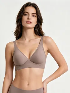 Vista frontale di un reggiseno senza cuciture con scollo a V profondo color talpa