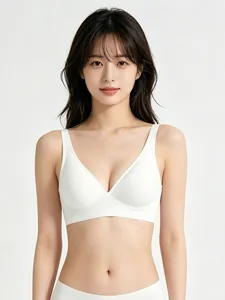 Dettaglio del reggiseno bianco senza cuciture con scollo a V profondo