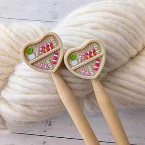 Perles en silicone en forme de cœur avec motif de bibliothèque et texture bois