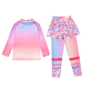 Detailansicht Mädchen zweiteiliger Einhorn Regenbogen Badeanzug mit Rock-Leggings