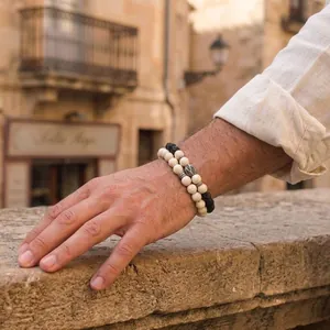 Stilvolles Herren-Perlenarmband-Set im Boho-Stil mit Lavastein und Silberakzenten