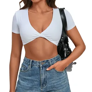 Top corto deportivo blanco con cuello en V y nudo para yoga y fitness entrenamiento