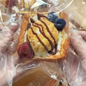 Vue détaillée d'un jouet de décompression en silicone pain perdu aux fruits et glace