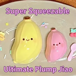 Schattige simulatie banaan squishy stressverlichting speelgoedset in geel en roze