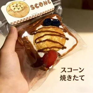 Jouet Squishy Réaliste en Forme de Toast aux Fruits et Glace Anti-stress en Silicone Souple Modèle de Nourriture Sensorielle