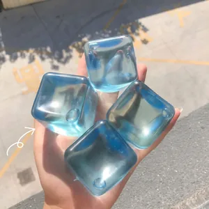 Juguete antiestrés de cubitos de hielo azul translúcido para alivio y juego sensorial