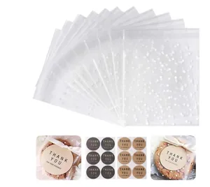 Détail des sachets autocollants dépolis à pois avec autocollants de remerciement