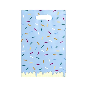 Sac de fête bleu clair avec pépites colorées et motif de glace fondante détaillé