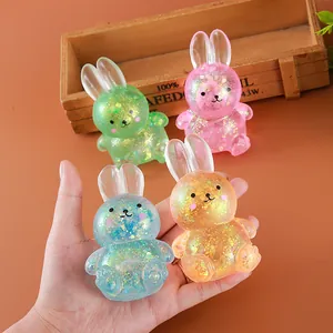 Vue rapprochée d'un lapin squishy au maltose pailleté avec une texture de sirop