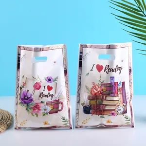 Twee witte verjaardagscadeautassen met 'I Love Reading' bloemen en een mooi boekmotief