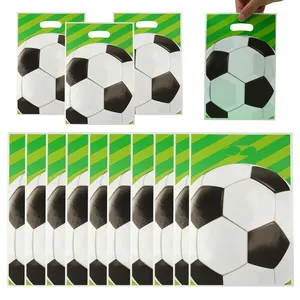 Plastic cadeauzakjes met voetbalpatroon voor verjaardagsfeestjes set van meerdere zakjes