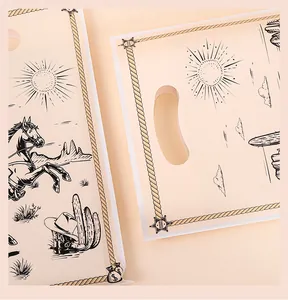 Detail van Wild West cowboy thema feestcadeauzakjes met vintage zwarte lijntekening.