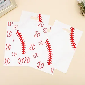 Witte plastic cadeautassen met honkbalpatroon en rode stiksels voor sportfeestjes