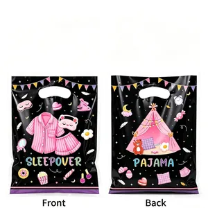 Sacs cadeaux avec motifs de tente et de pyjama pour les fêtes d'anniversaire de filles