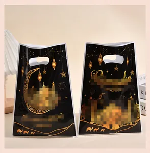 Vista detallada de bolsas de regalo Eid Mubarak en negro y dorado con luna y estrellas