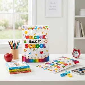 Sacchetti regalo colorati Back to School in plastica con manici fustellati e stampe a fumetti