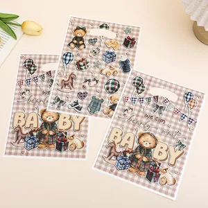 Cadeauzakjes met cartoonbeer thema en 'We can bearly wait' opdruk voor baby's