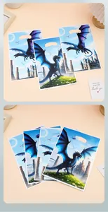 Detalle de bolsas de regalo de plástico con temática de dragón azul y castillo para fiestas