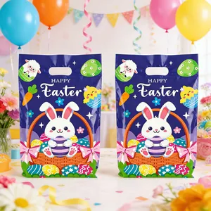 Vista detallada de bolsas de regalo de Pascua azules con lindos conejitos y huevos