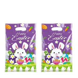 Vista detallada del lindo conejito y el estampado Happy Easter en estas bolsas de regalo moradas