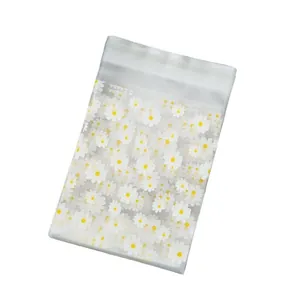 Transparent daisy print OPP self-adhesive packaging bag for cookies, candy and cards