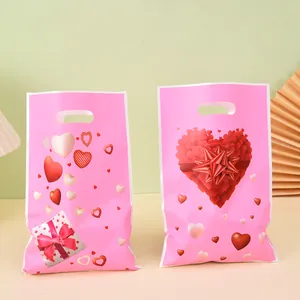 Rosa Valentinstag-Geschenktüten mit Herzmuster und praktischen Griffen