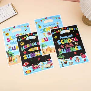 Sacs cadeaux festifs sur le thème de l'école d'été avec illustrations de plage