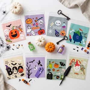 Huit sachets refermables sur le thème d'Halloween avec motifs de dessins animés