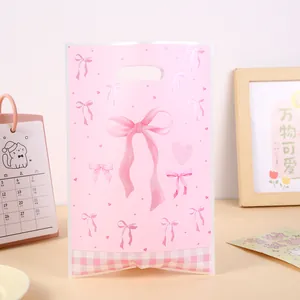 Pink bow pattern plastic gift bag with handle for party favors and candy gift packaging