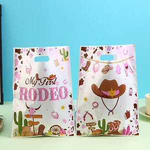 Geschenktüten im Cowboy-Stil mit Aufdruck „My First RODEO“ für Partys.